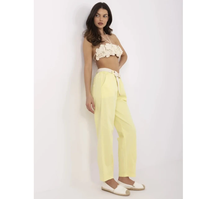 Kalhoty DHJ SP model 20969374 světle žluté - FPrice Kalhoty DHJ SP model 20969374 světle žluté - FPrice