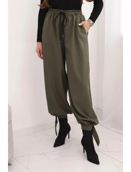 Dámske nohavice so širokými nohavicami a khaki viazaním v spodnej časti Dámske nohavice so širokými nohavicami a khaki viazaním v spodnej časti