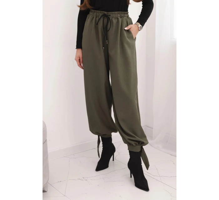 Dámske nohavice so širokými nohavicami a khaki viazaním v spodnej časti Dámske nohavice so širokými nohavicami a khaki viazaním v spodnej časti
