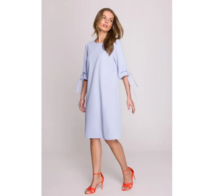 model 20966055 Šaty áčkového střihu se zavazovacími rukávy světle modré - STYLOVE model 20966055 Šaty áčkového střihu se zavazovacími rukávy světle modré - STYLOVE