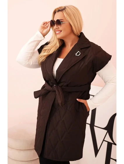 Dámská vesta Plus Size prošívaná s páskem a límcem hnědá