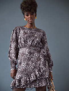 Ležérne šaty s volánmi s leopardím vzorom