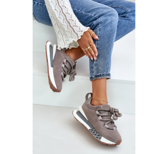 Semišové dámské sneakersy na platformě s šněrováním Artiker šedé model 21671668 - Boto Semišové dámské sneakersy na platformě s šněrováním Artiker šedé model 21671668 - Boto