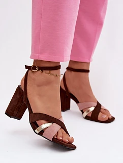 Sandále na podpätku model 226335 Vykročte štýlovo