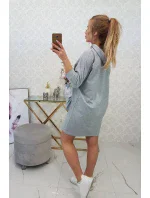 Šedé šaty s kapucí Šedé šaty s kapucí