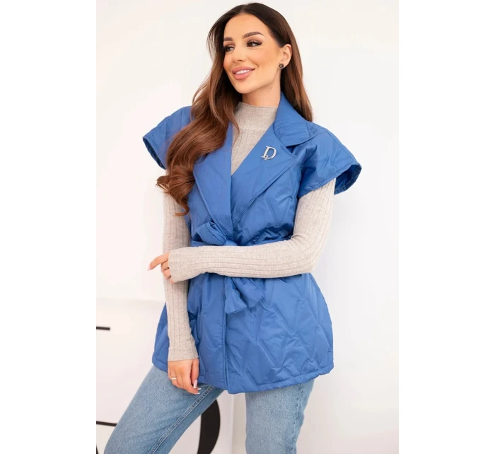 Dámská prošívaná vesta s páskem a širokým límcem chabrová