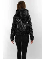 Čierna lesklá prešívaná dámska bunda (B9560) Čierna lesklá prešívaná dámska bunda (B9560)