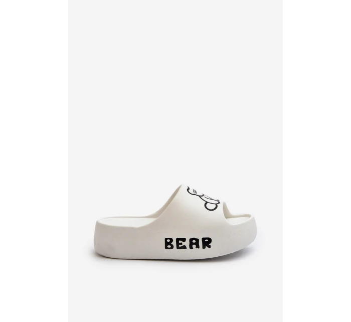 Piankowe Klapki Damskie Na Masywnej Podeszwie Z Misiem Białe Lamira