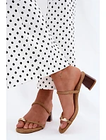 Žabky na podpätku model 228795 Krok vo veľkom štýle Žabky na podpätku model 228795 Krok vo veľkom štýle