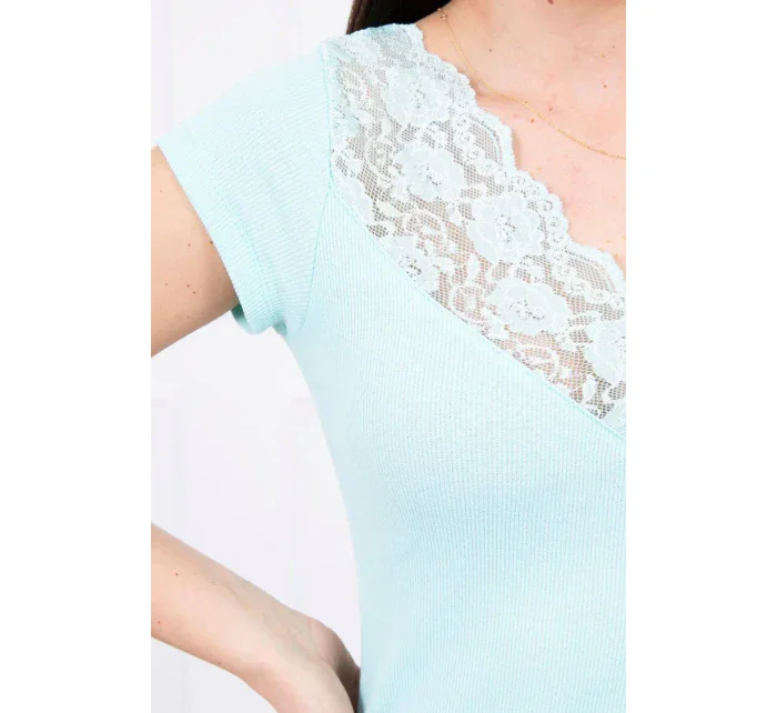 Blúzka s čipkovým výstrihom mätová