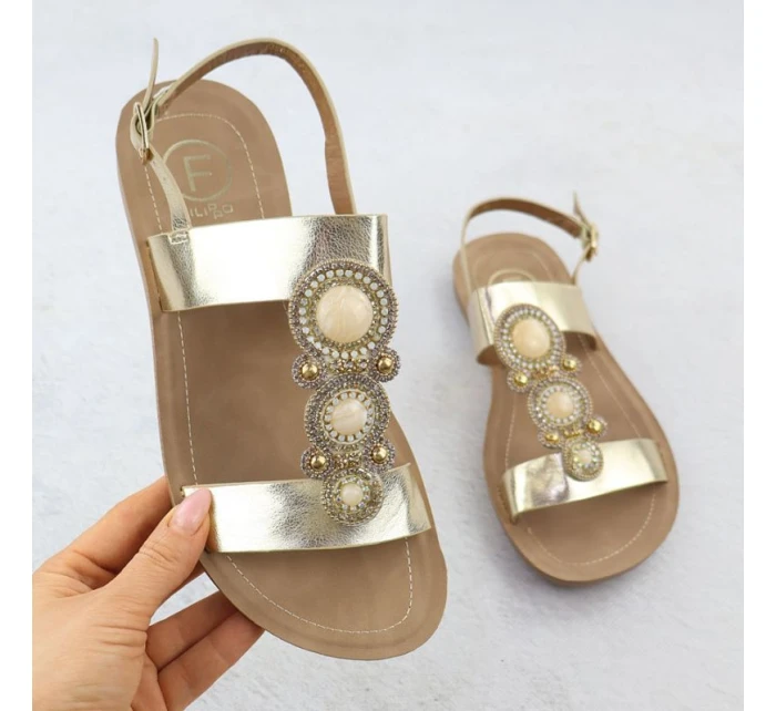Dámské ploché sandály se zlatou ozdobou model 21905013 - FILIPPO