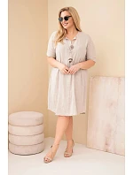 Dámske bavlnené šaty pre plnoštíhle ženy so zaväzovaním vo výstrihu béžovej farby