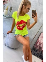 Halenka s potiskem rtů žlutá model 18744349 - K-Fashion