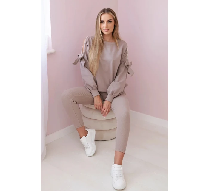 Sada mikiny s mašlí na rukávech a model 20180985 tmavě béžová - K-Fashion Sada mikiny s mašlí na rukávech a model 20180985 tmavě béžová - K-Fashion