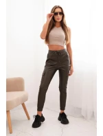 Dámske nohavice z ekokože s vreckami a šnurovaním v páse khaki