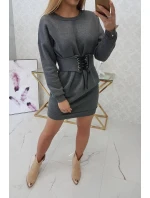 Zateplené šaty s ozdobným páskem grafitové Zateplené šaty s ozdobným páskem grafitové