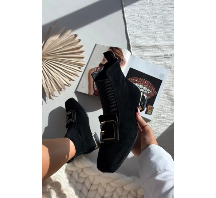 Dámské kozačky z přírodního semiše na klínu zateplené model 21715520 Černé - D&A