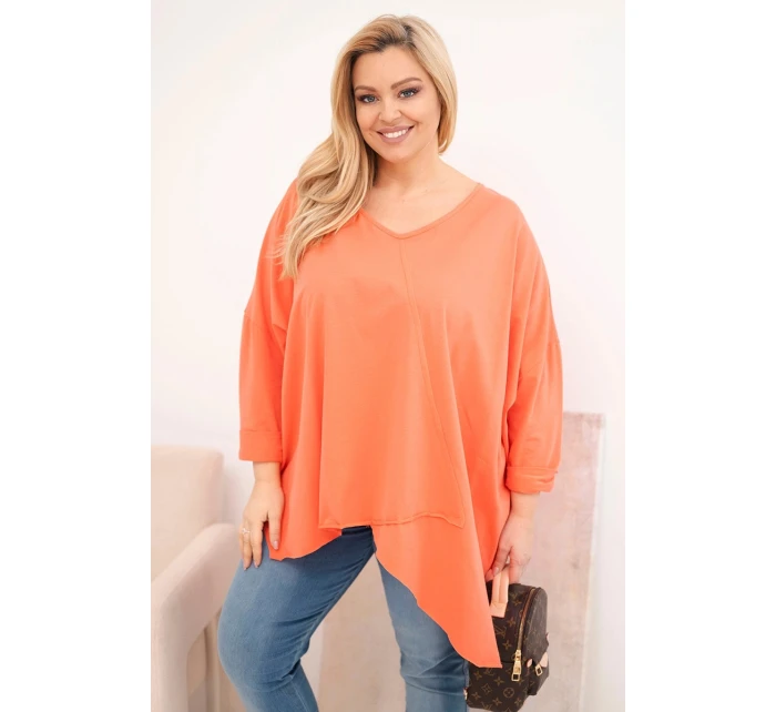 Dámska bavlnená blúzka s asymetrickým lemom a výstrihom do V v marhuľovej farbe Dámska bavlnená blúzka s asymetrickým lemom a výstrihom do V v marhuľovej farbe