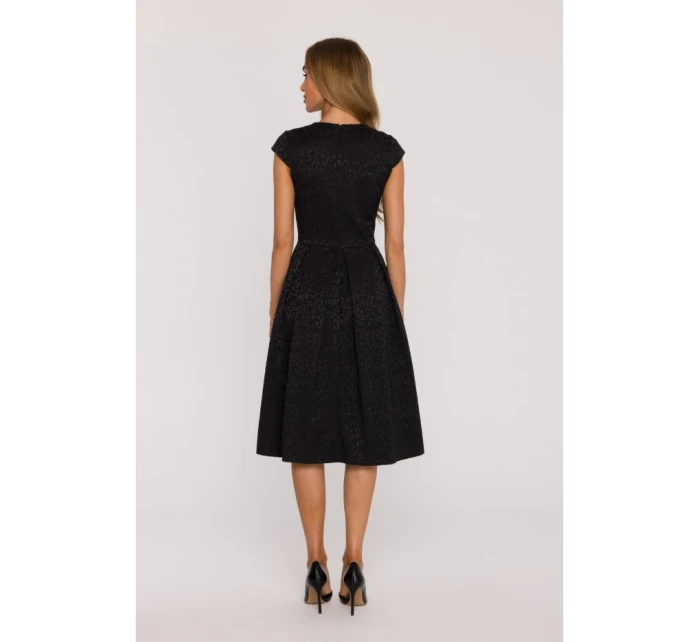 M892 Priliehavé šaty so skladanými záhybmi - čierne M892 Priliehavé šaty so skladanými záhybmi - čierne