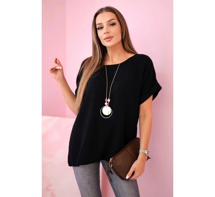 Mušelínová blúzka s náhrdelníkom čierna