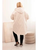 Dámska prešívaná bunda s kapucňou a nápisom HOPE v svetlej béžovej farbe Dámska prešívaná bunda s kapucňou a nápisom HOPE v svetlej béžovej farbe