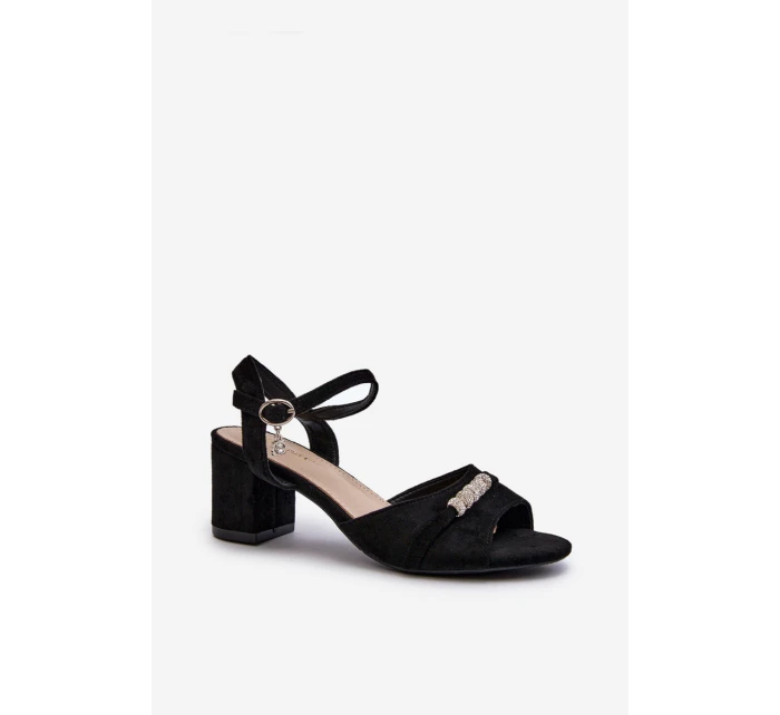 Dámské sandály z semiše na podpatku s ozdobami černé model 21658149 - VINCEZA Dámské sandály z semiše na podpatku s ozdobami černé model 21658149 - VINCEZA
