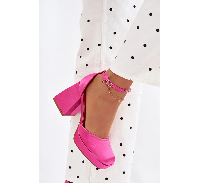 Sandály na podpatku s saténovým povrchem Fuksie Calistae