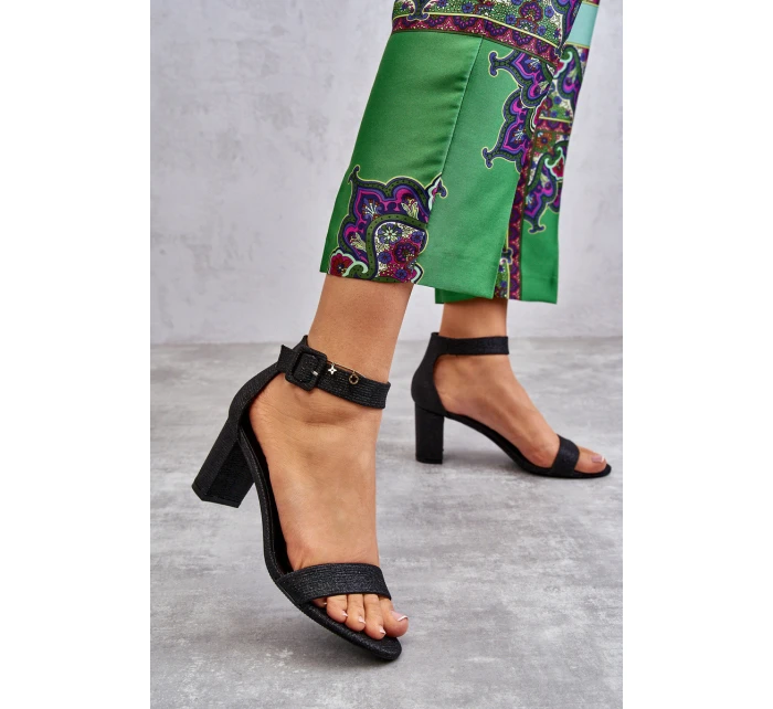 Lesklé sandály na podpatku Černé model 21608002 - Boto Lesklé sandály na podpatku Černé model 21608002 - Boto