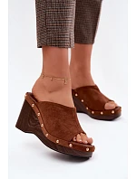 Dámské sandály na platformě z imitace semiše zlaté Camel model 22125747 - Boto