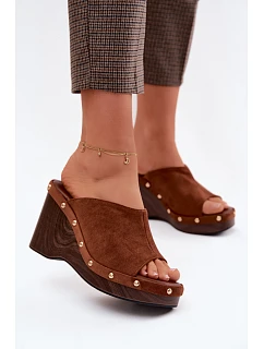 Dámské sandály na platformě z imitace semiše zlaté Camel model 22125747 - Boto