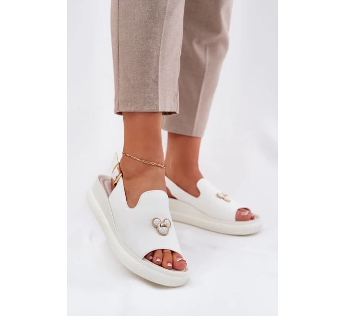 Dámské kožené sandály s ozdobou model 21695456 bílé - VINCEZA