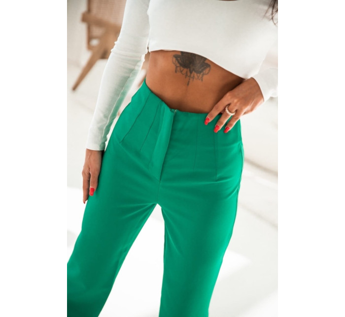 Elegantné zelené nohavice so záševkami