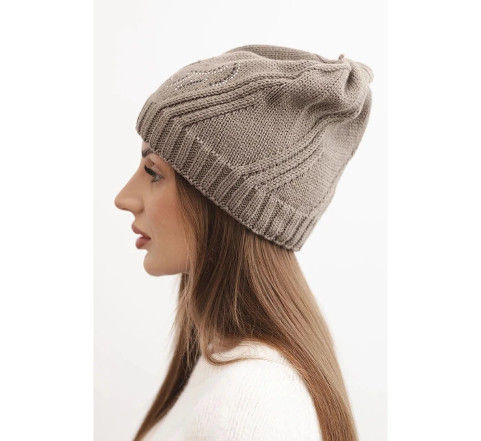 Dámská zimní čepice s vlnou a zdobením z kamínků model 21783039 mocca - K-Fashion Dámská zimní čepice s vlnou a zdobením z kamínků model 21783039 mocca - K-Fashion