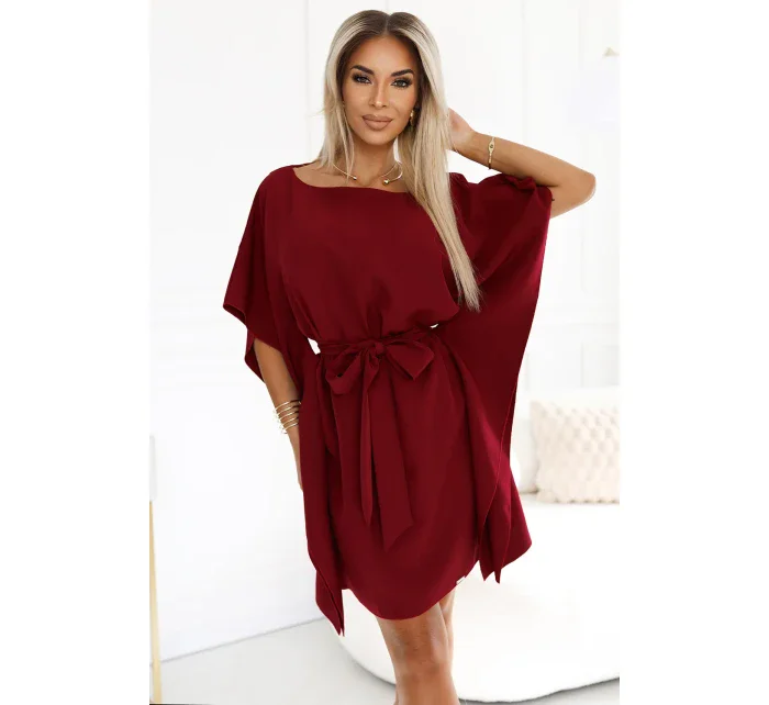 287-34 SOFIA Dámske šaty s motýlikom a viazaním v páse - Bordeaux 287-34 SOFIA Dámske šaty s motýlikom a viazaním v páse - Bordeaux