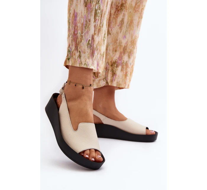 model 21646323 Dámské kožené sandály na tlusté podrážce světle béžové - Zazoo