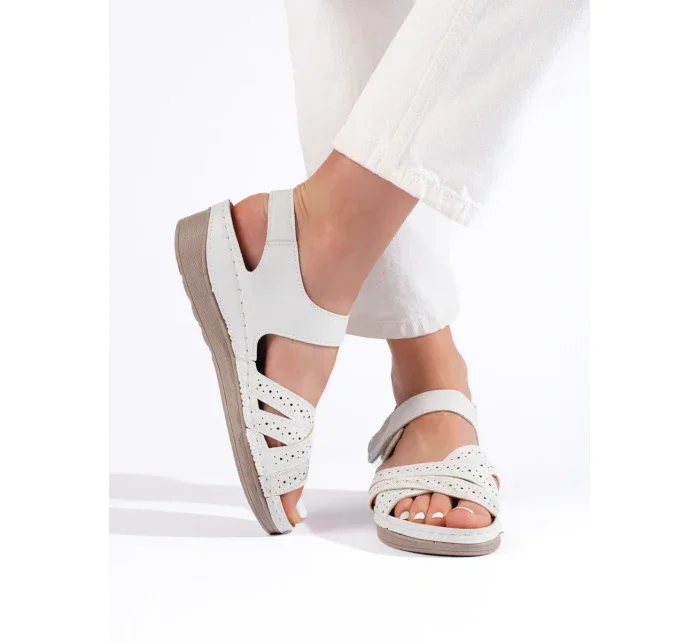 Designové sandály bílé dámské platforma Designové sandály bílé dámské platforma