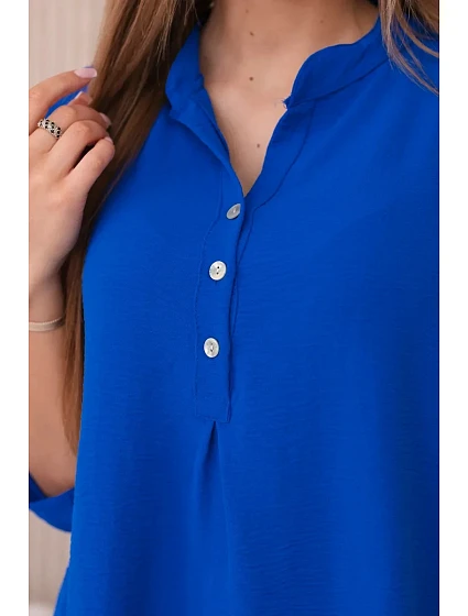 Blúzka s predĺženým chrbtom v chrpovo modrej farbe