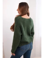 Dámsky sveter s výstrihom do V a vlnou v khaki farbe Dámsky sveter s výstrihom do V a vlnou v khaki farbe