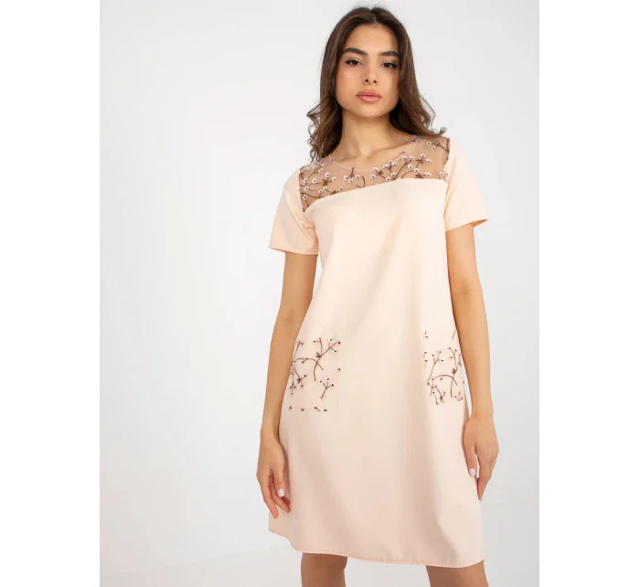 LK SK šaty model 20742300 světle broskvová - FPrice LK SK šaty model 20742300 světle broskvová - FPrice