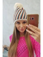 Dámská čepice s bambulí Hanna model 18751847 ecru - K-Fashion Dámská čepice s bambulí Hanna model 18751847 ecru - K-Fashion