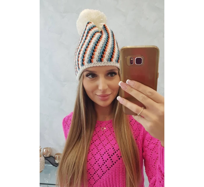 Dámská čepice s bambulí Hanna model 18751847 ecru - K-Fashion Dámská čepice s bambulí Hanna model 18751847 ecru - K-Fashion