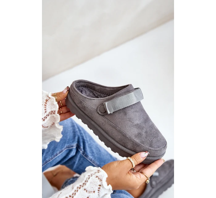 Dámské Teplé Pantofle S Kožešinou Na Platformě Šedé model 21671351 - Boto Dámské Teplé Pantofle S Kožešinou Na Platformě Šedé model 21671351 - Boto