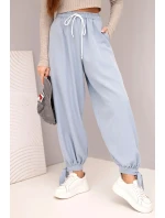 Dámske nohavice so širokými nohavicami a viazaním v spodnej časti džínsovo modré