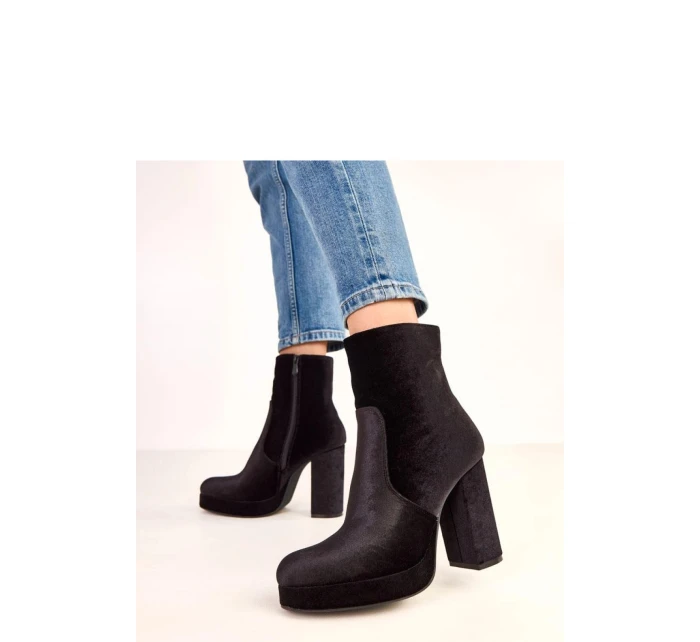 Topánky na podpätku model 220581 Solea