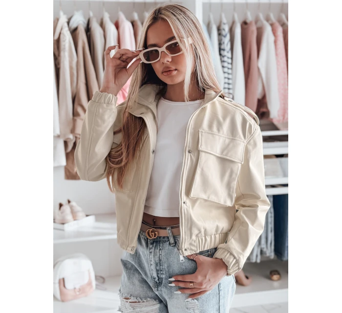 Dámská krátká oversize bunda typu bomber bílá Dstreet model 21984292 - FashionStreet Dámská krátká oversize bunda typu bomber bílá Dstreet model 21984292 - FashionStreet