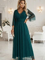 654-1 Dlhé lesklé plus size šaty s výstrihom a priehľadnými rukávmi - fľaškovo zelené
