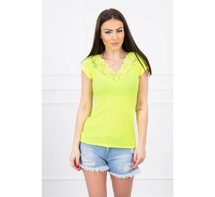 Halenka s krajkovým výstřihem žlutá neonová Halenka s krajkovým výstřihem žlutá neonová