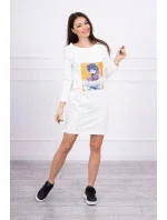 Šaty s 3D v barvě ecru model 18744132 - K-Fashion Šaty s 3D v barvě ecru model 18744132 - K-Fashion