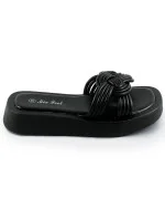 Černé dámské pantofle s podrážkou model 17356932 - Mix Feel