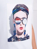 Blúzka so ženskou grafikou biela